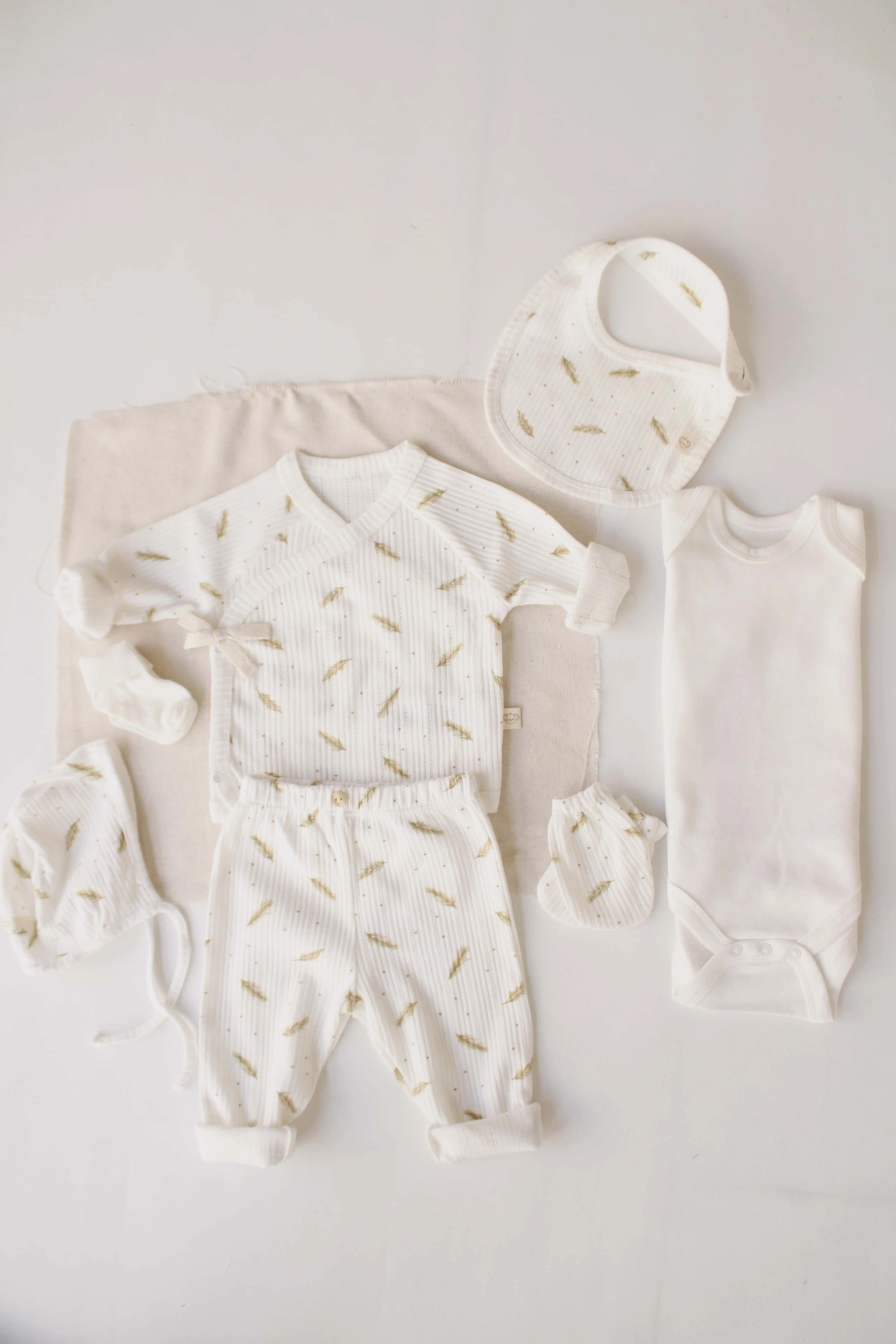 Ribbed Wheat Patterned 7 Piece Newborn Set